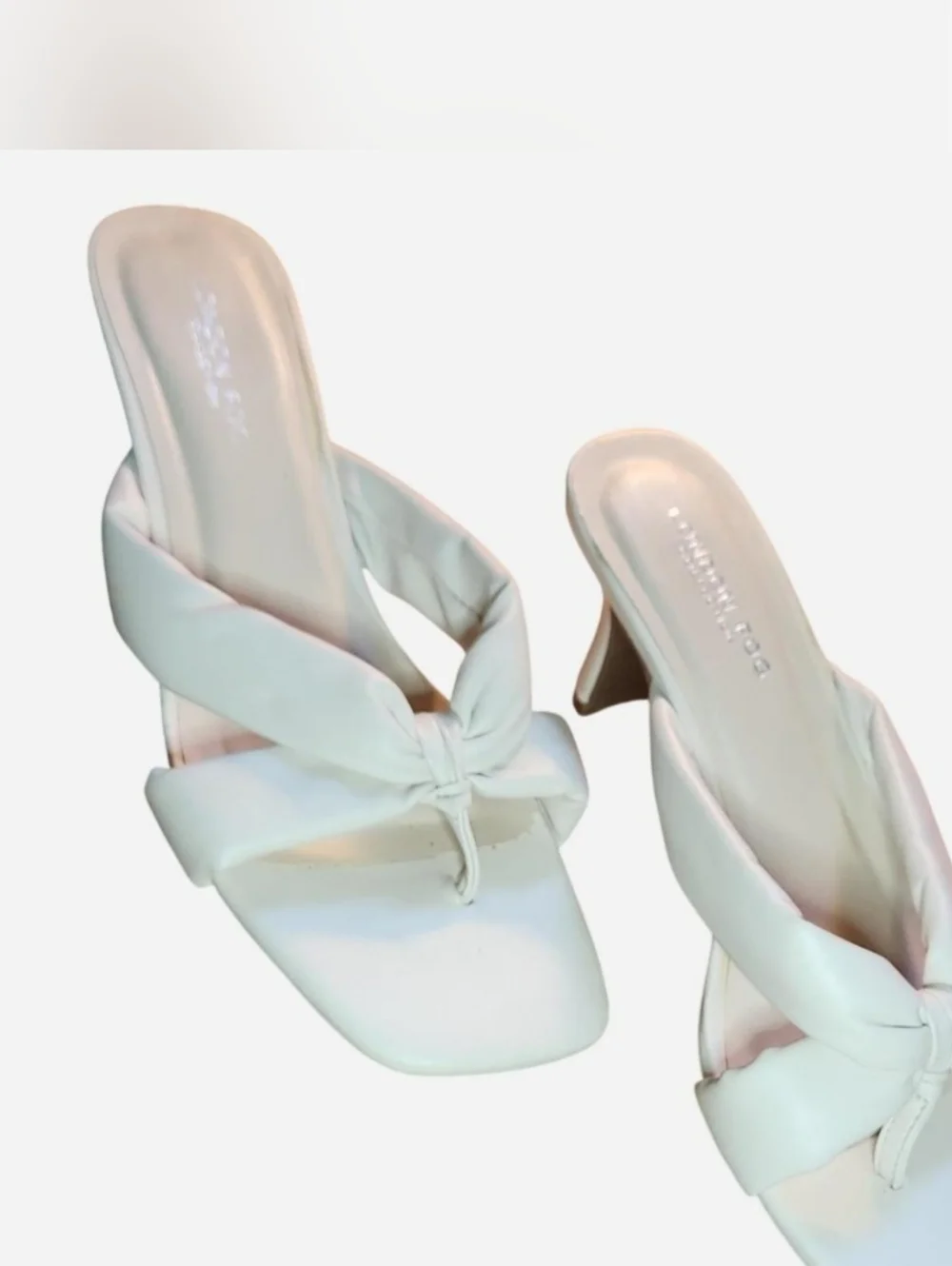 London Fog Cream Knotted Toe-Post Sandal, Sz 9. - Picture 4 of 6